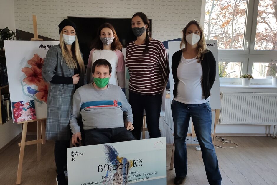 DesignBlok věnoval šek Centru Paraple