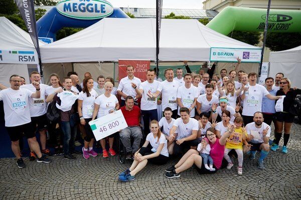 Na O2 Pražské štafetě vyběhlo 36 týmů pro Centrum Paraple