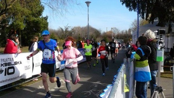 Běžci Palestra Kbelské 10 podpořili Centrum Paraple