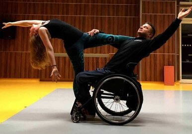 (Par)acroyoga