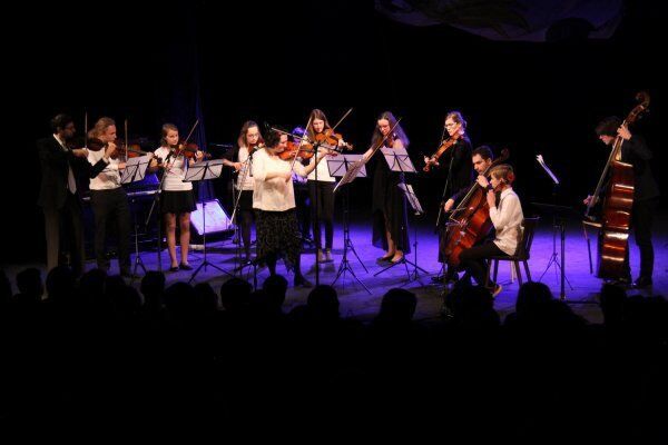 Studenti Gymnázia Voděradská uspořádali sbírku pro Centrum Paraple 