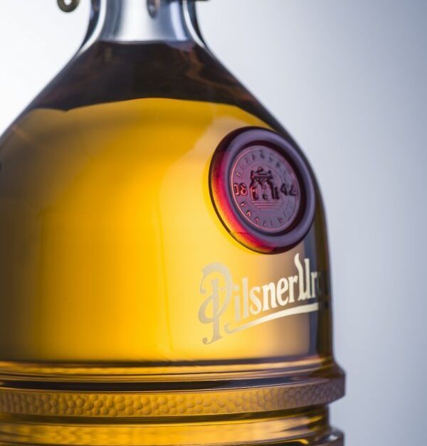 Designové pivní lahve byly vydraženy za rekordní částku