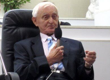 Zemřel doc. MUDr. František Véle, Csc.