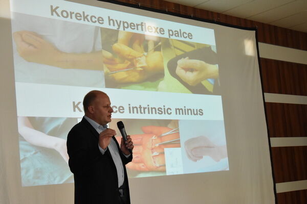 Chirurgická rekonstrukce horních končetin opět v Parapleti