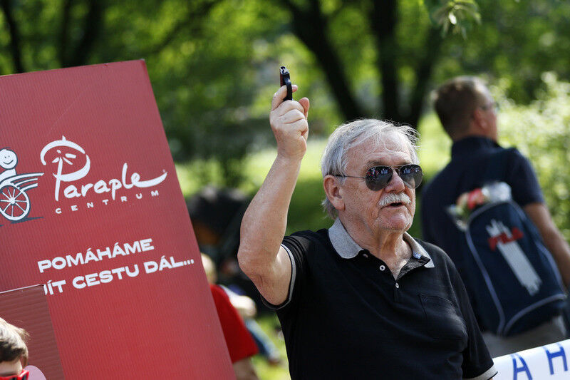 Poběžte s námi pro Paraple!