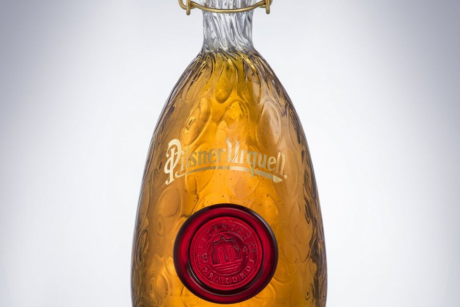 5. dražba designových pivních lahví přinesla vozíčkářům rekordních 1 173 122 kč