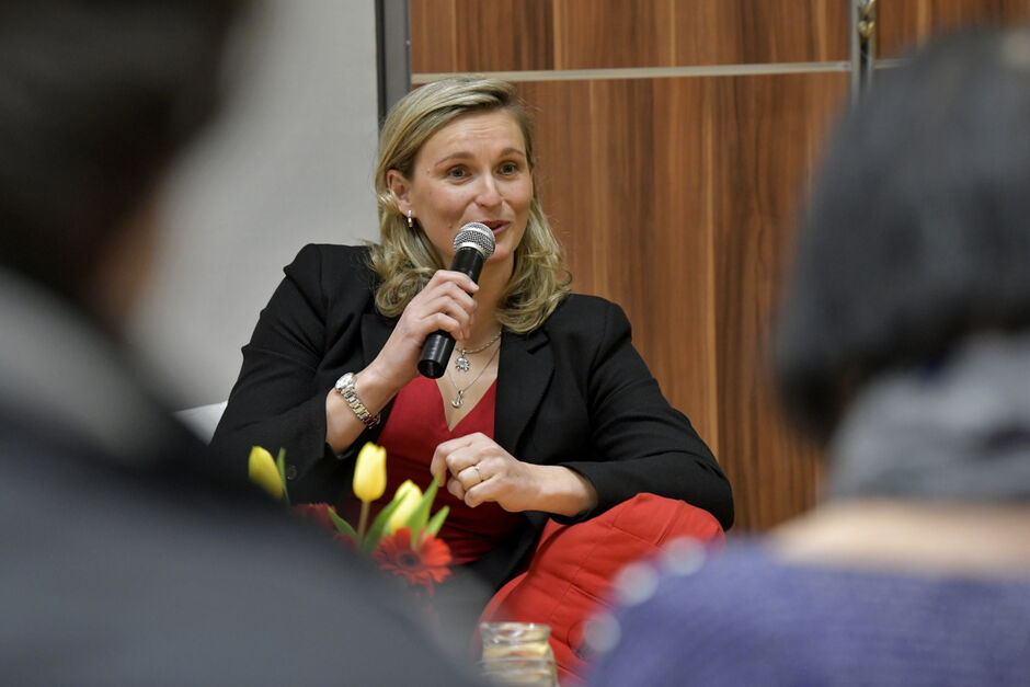 Host pod Parapletem - Bára Špotáková