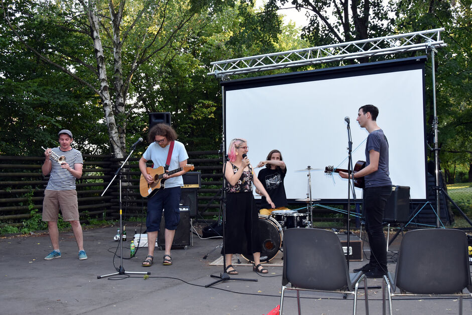 Sejdeme se na zahradě