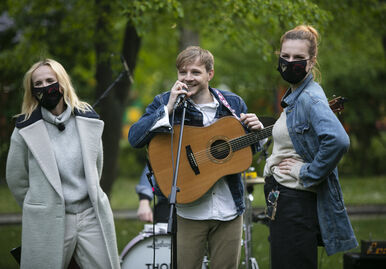 S Parapletem na zahradě | #kulturažije na Mall.tv