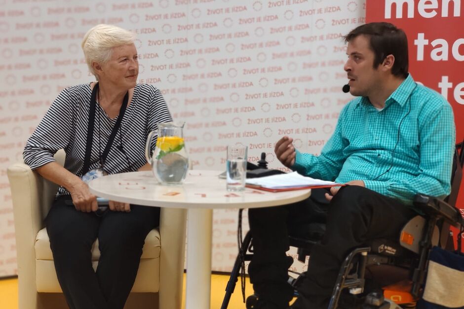 Host pod Parapletem - Anna Hogenová