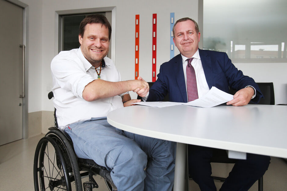 Univerzita Karlova uzavřela memorandum s Centrem Paraple