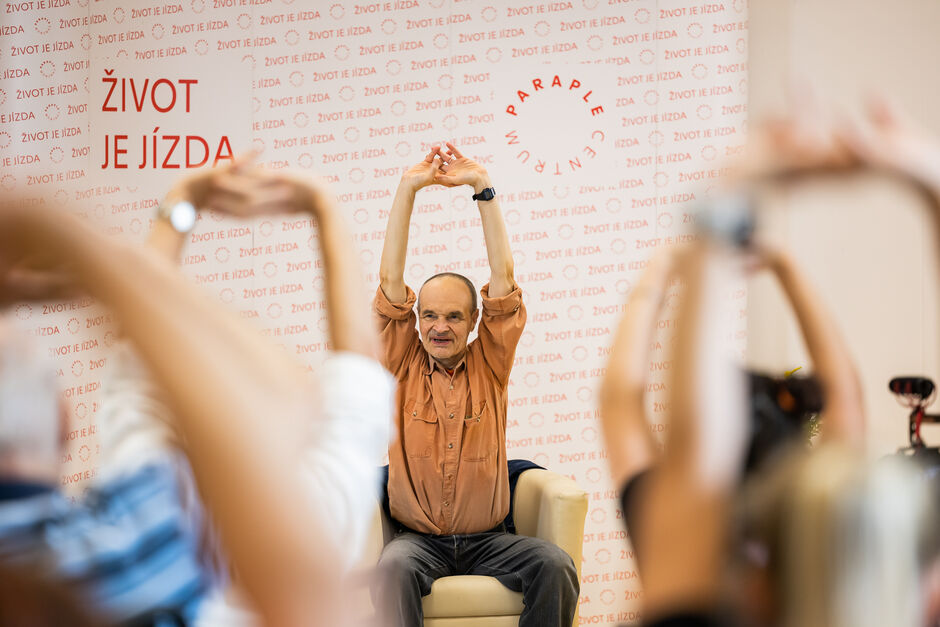 Host pod Parapletem - Karel Nešpor