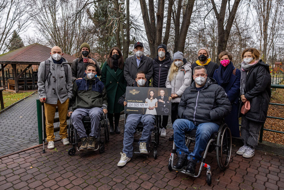 Předání šeku StarDance