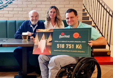 Pilsner Urquell podpořil Centrum Paraple tradiční předvánoční aukcí