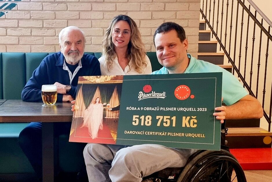 Pilsner Urquell podpořil Centrum Paraple tradiční předvánoční aukcí