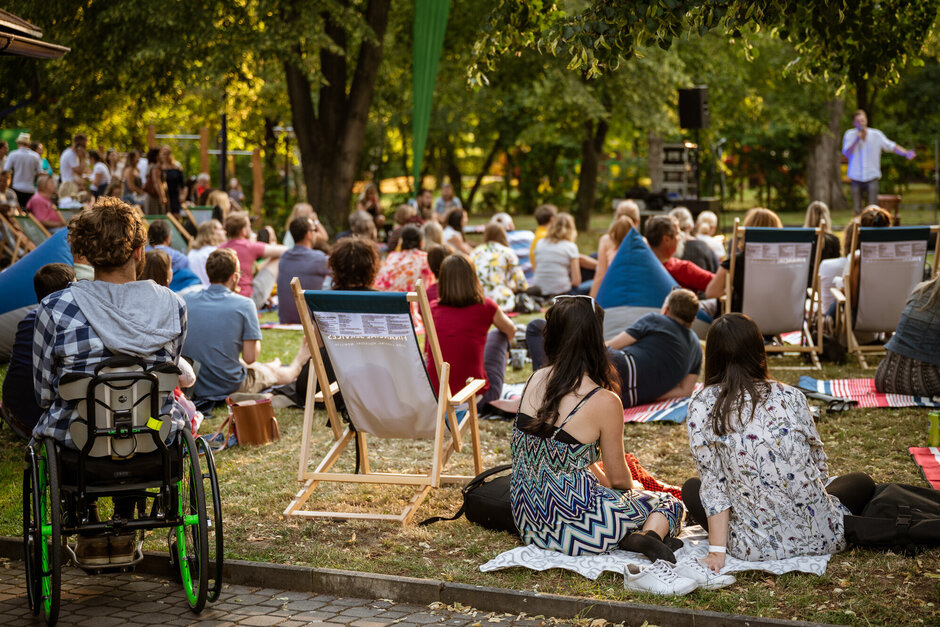 Sejdeme se na zahradě