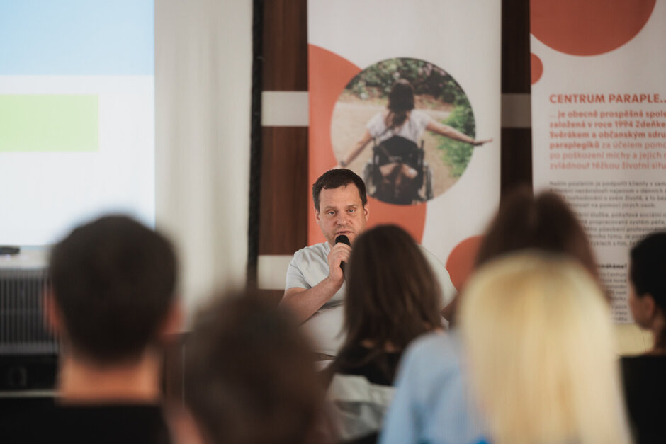 Nový pohled na spinální péči: Fórum SCI Day propojí odborníky i lidi po poranění míchy