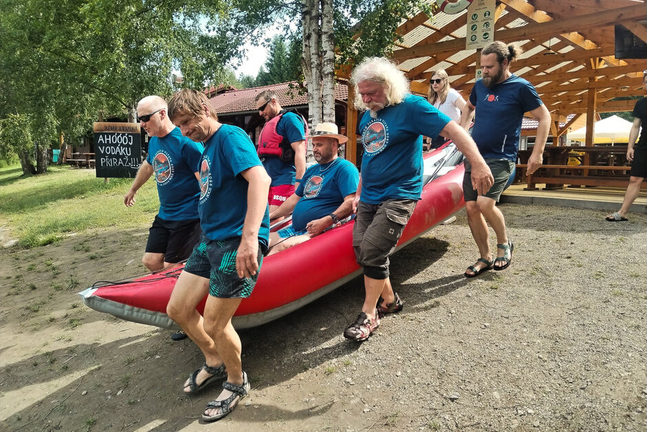 Podívejte se, jak jsme s klienty splouvali Vltavu