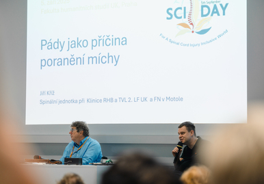 Nový pohled na spinální péči: Fórum SCI Day propojil odborníky i lidi po poranění míchy