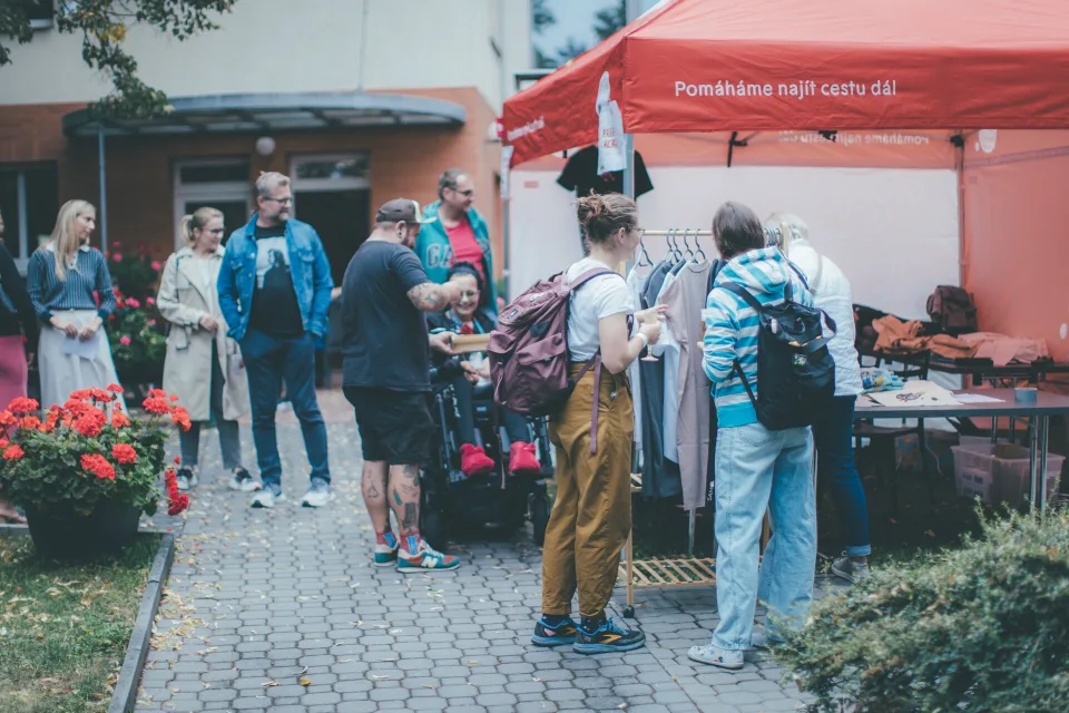011486